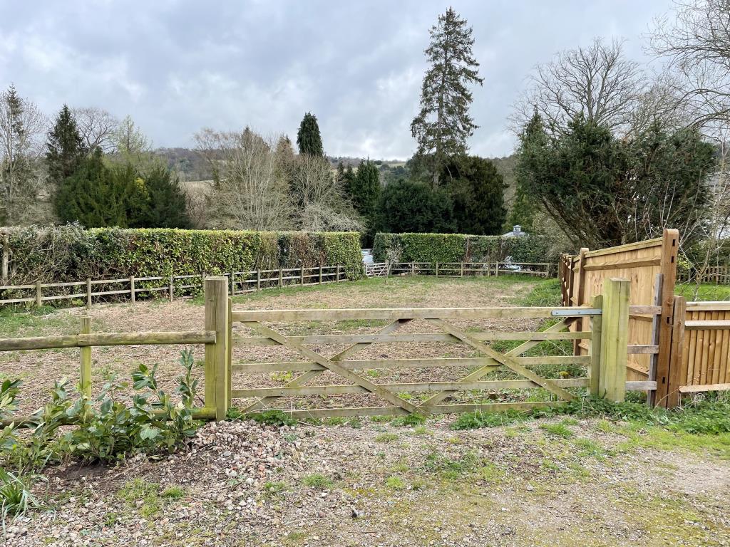 Lot: 106 - PARCEL OF LAND WITH POTENTIAL -